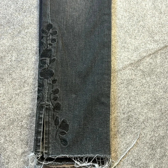 Levi's 711 Skinny  in Washed Black, Size 26. Great Leg Detail! - Picture 4 of 11